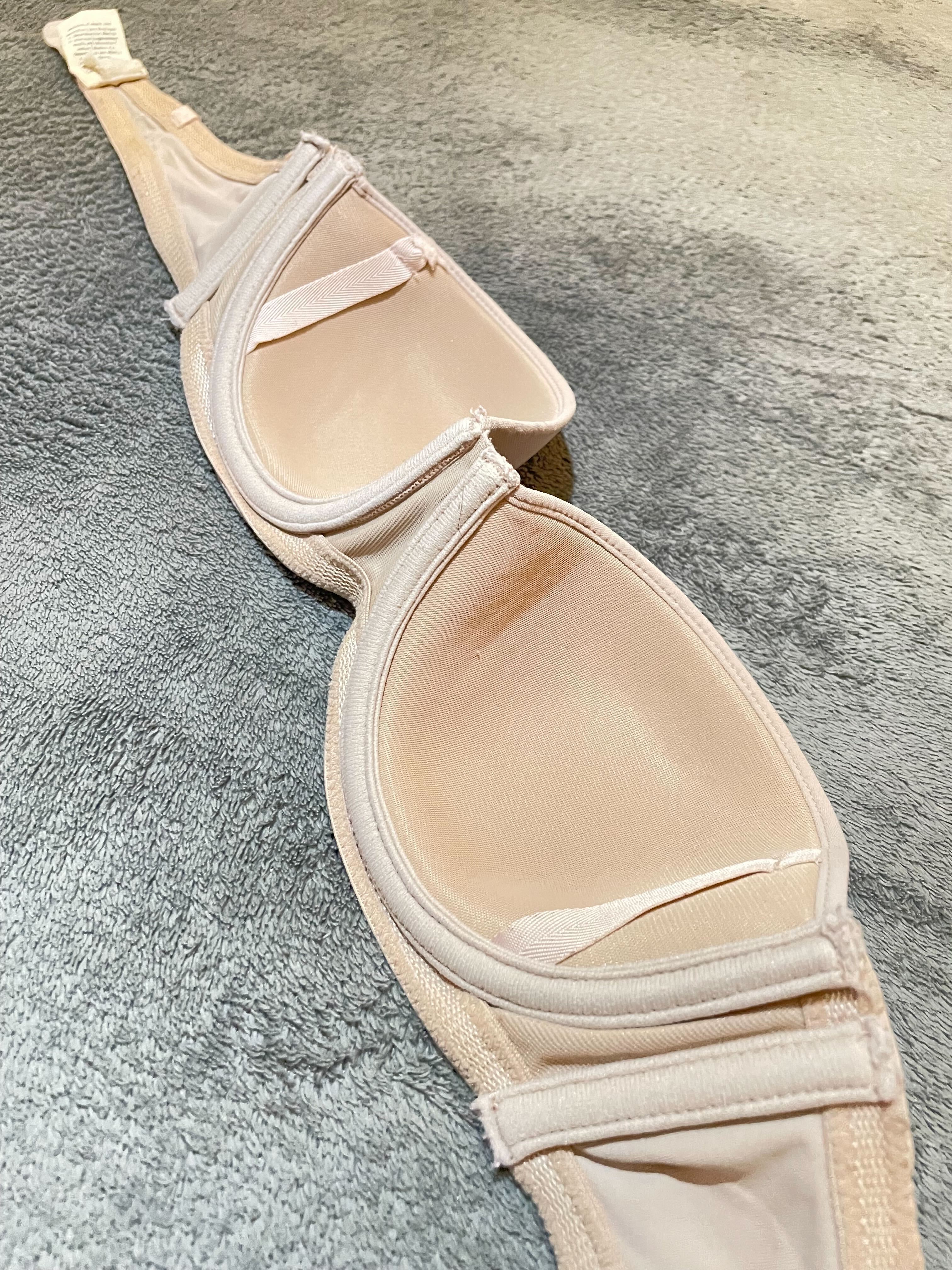 Regular bra with deep cups